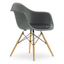 Eames Plastic Armchair DAW, Gris granit, Avec coussin d'assise, Gris foncé, Version standard - 43 cm, Frêne tons miel